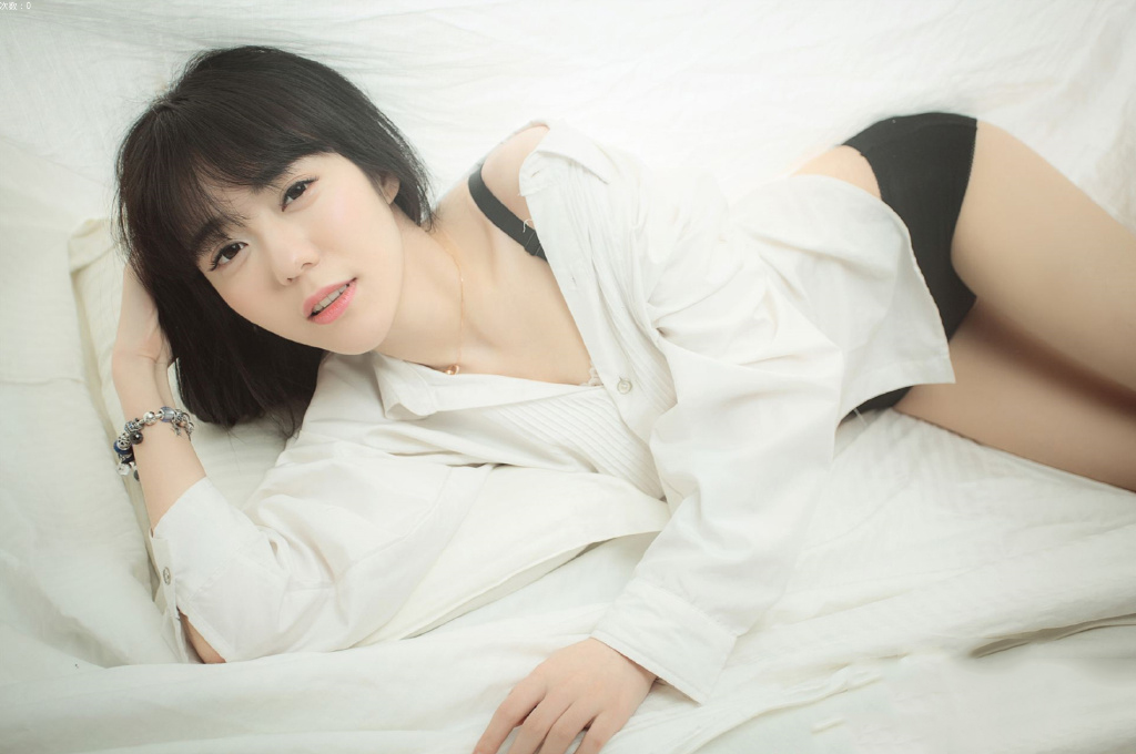 YY美女人气主播星妹妹写真照片合集第19张