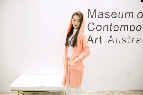 YY超颜值美女主播：朵朵写真照片第2张