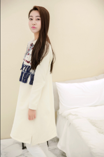 YY超颜值美女主播：朵朵写真照片第3张