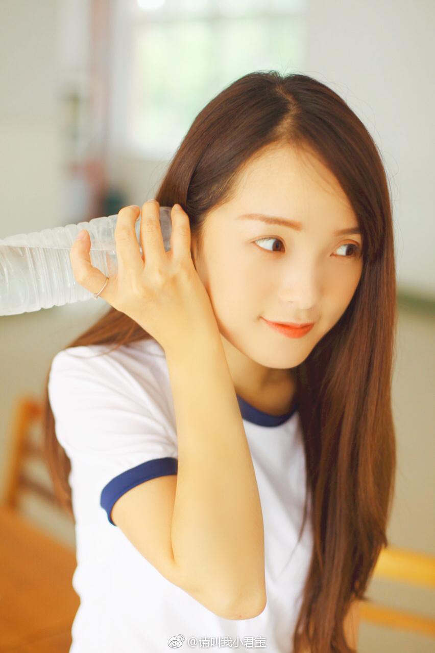 yy直播平台大衣哥徒弟小君宝私房照第5张