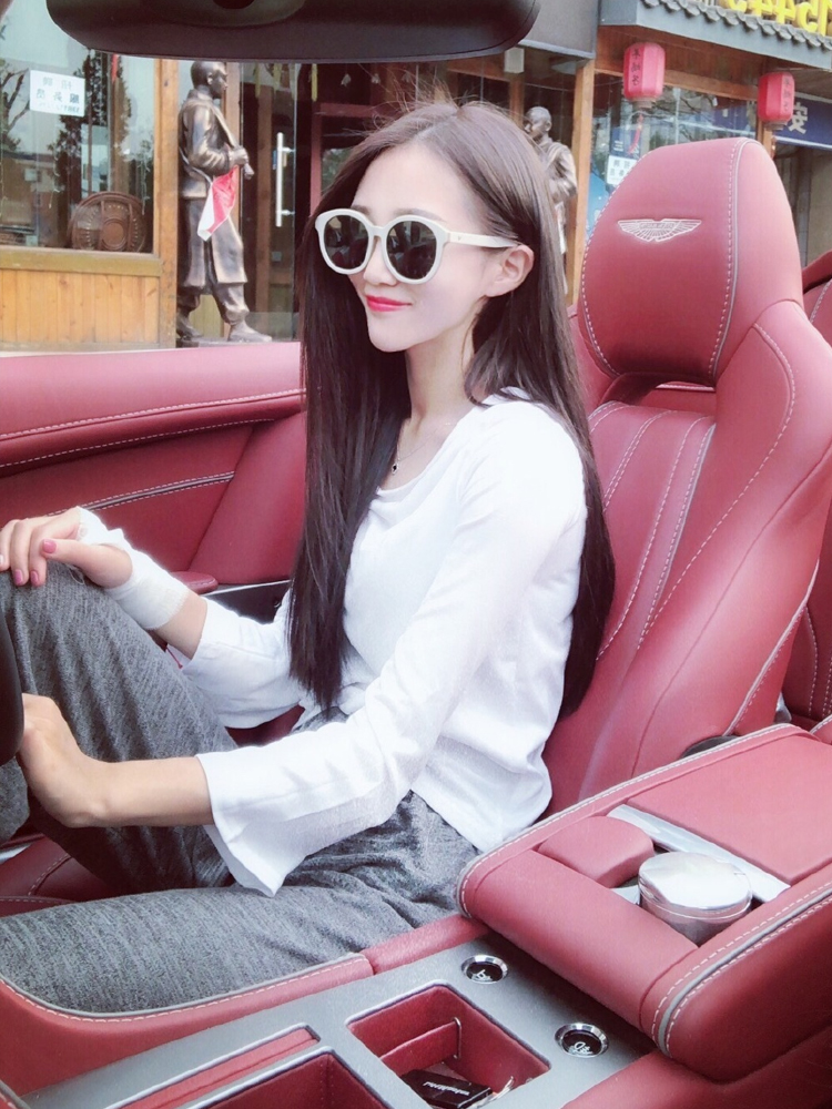 快手红人谢宝悦高清生活照片！第2张