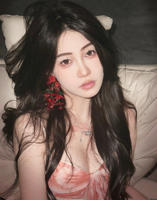 桂哥：一个人睡觉滋味很难受！背后大姐自曝曾被狂飙兄弟家暴，有证据！(图2)