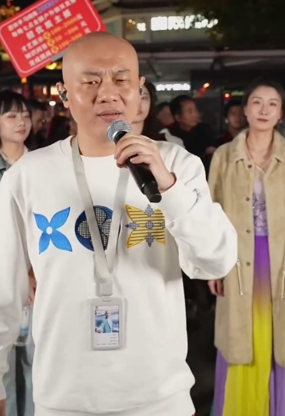 低俗撩妹要提前转型，户外不让播了，刘二狗对小可爱保证不出轨不打她(图1)