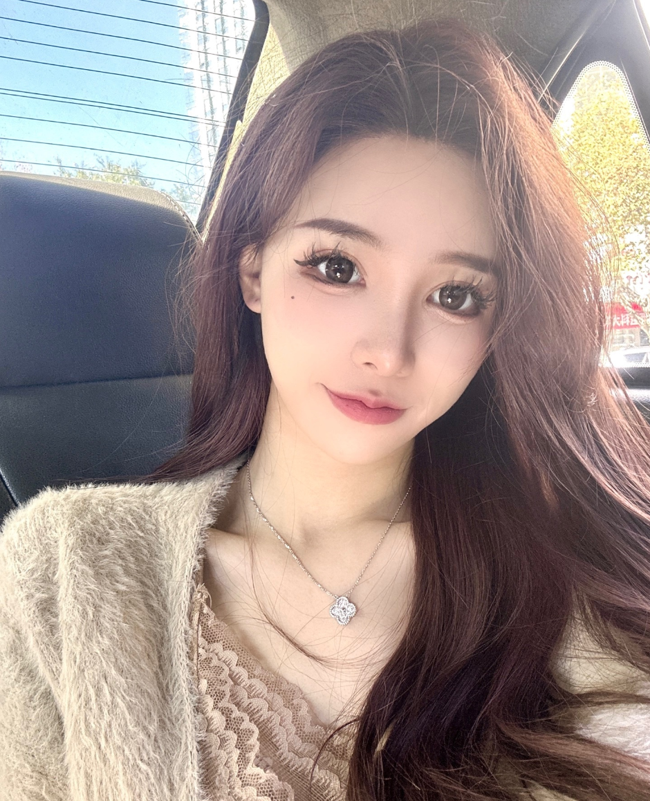 约女主播喝酒要价5K？500一杯能喝100杯，直言女模上班都有3K呢(图1)