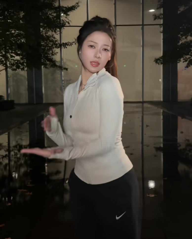 600万粉丝仅剩4万?吴柳芳再被“制裁”处罚,所在公会被限制后台(图1)