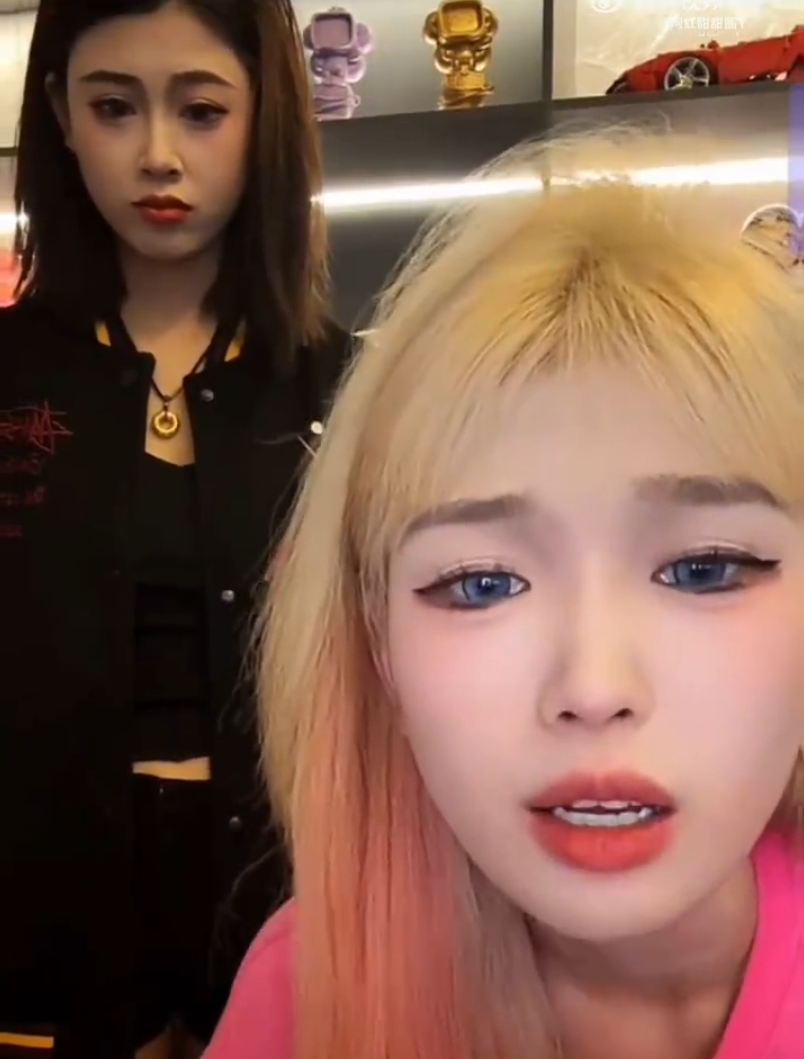 博雅徒弟琼爷解释自己言论！祁天道跟老婆米菲合体稳住200万人气(图1)