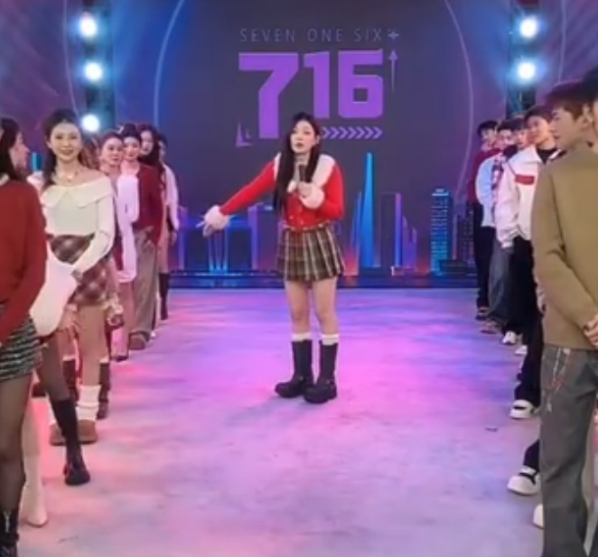 牌牌琦嫌弃小伊伊穿的漏，埋怨让其结扎？辛巴怒斥打假博主，连要饭的都不如(图2)