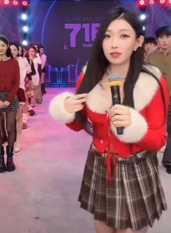 牌牌琦嫌弃小伊伊穿的漏，埋怨让其结扎？辛巴怒斥打假博主，连要饭的都不如(图3)