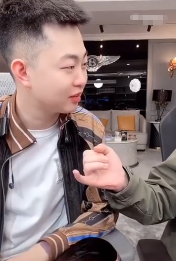 百万网红李嘉欣27页PPT事件，王小源最喜欢女主播：驴家班桐桐(图1)