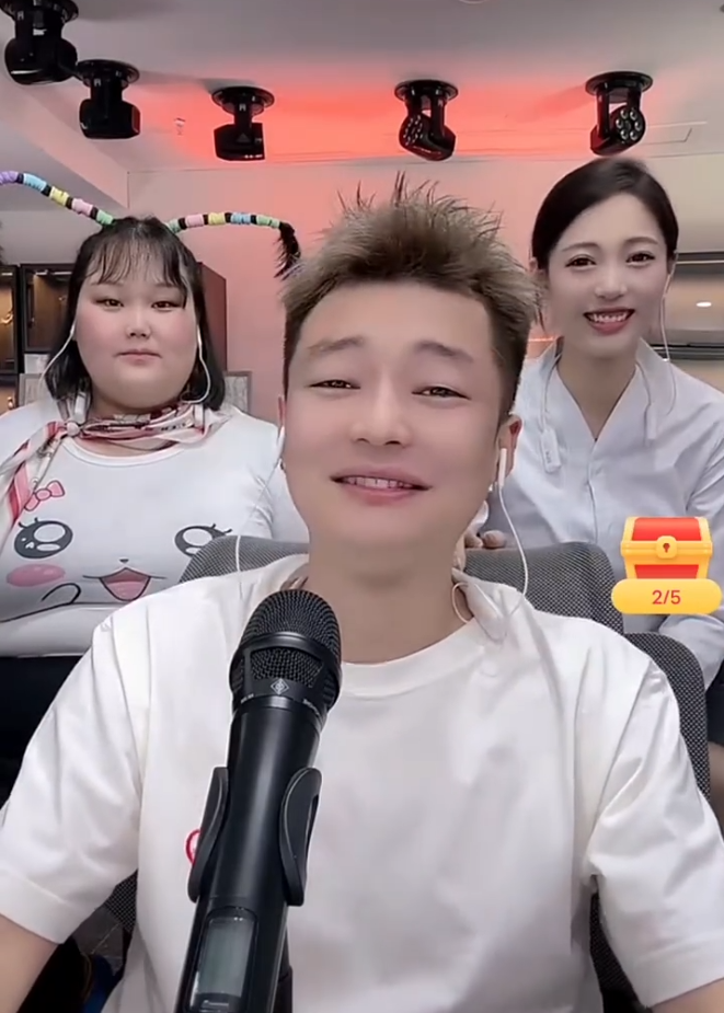 宇文泡在线连麦向公会讨薪270万?辛选签下500万粉丝娱乐女主播(图2)