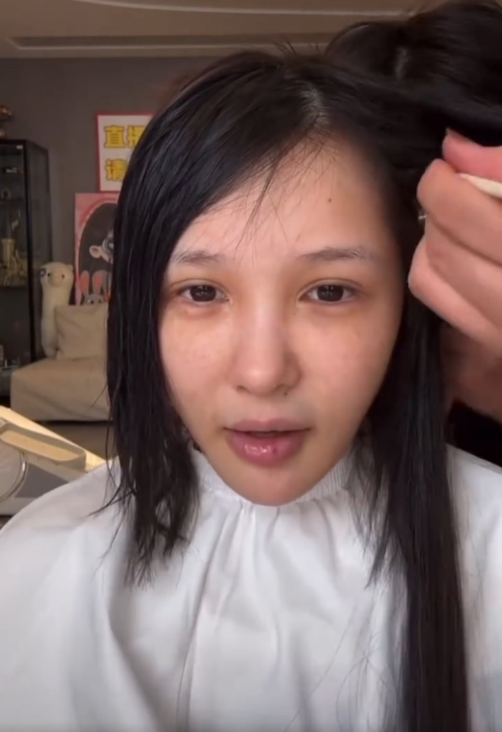 何婧婧嘲讽某个前男友整容失败？牌牌琦落泪发誓，卖1双鞋补8块？(图1)