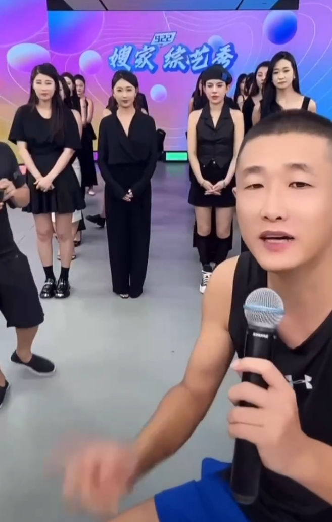 不否认是擦边主播，小炸串回应没洗白，张二嫂自称团队能卖2个亿？(图1)