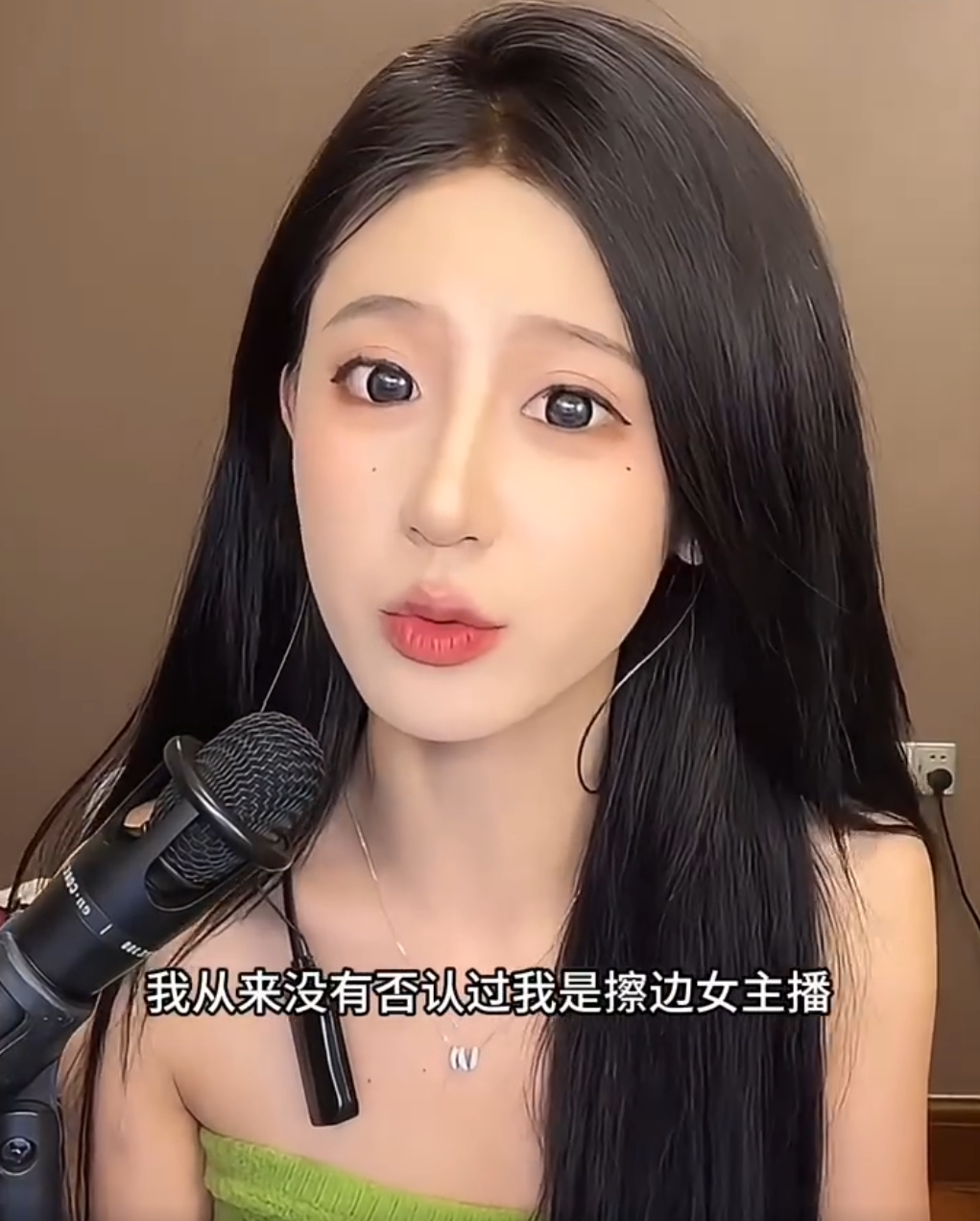 不否认是擦边主播，小炸串回应没洗白，张二嫂自称团队能卖2个亿？(图5)