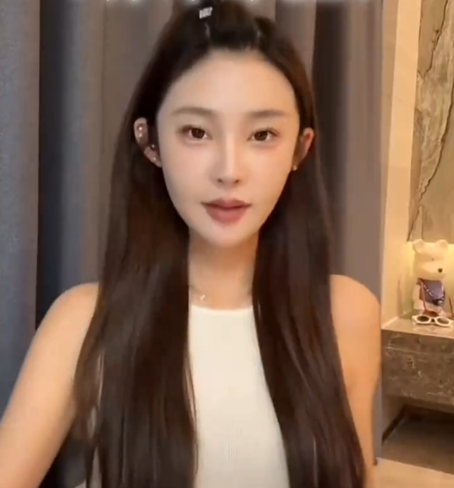 天佑内涵“铁铁”封半年公会差点黄,陈静莹交新男友,展示“草莓印”!(图3)