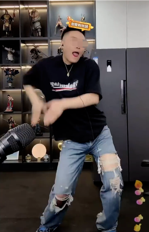 700万粉丝网红“凉凉”，大哥远被追加“永封”，亵渎英烈零容忍(图2)