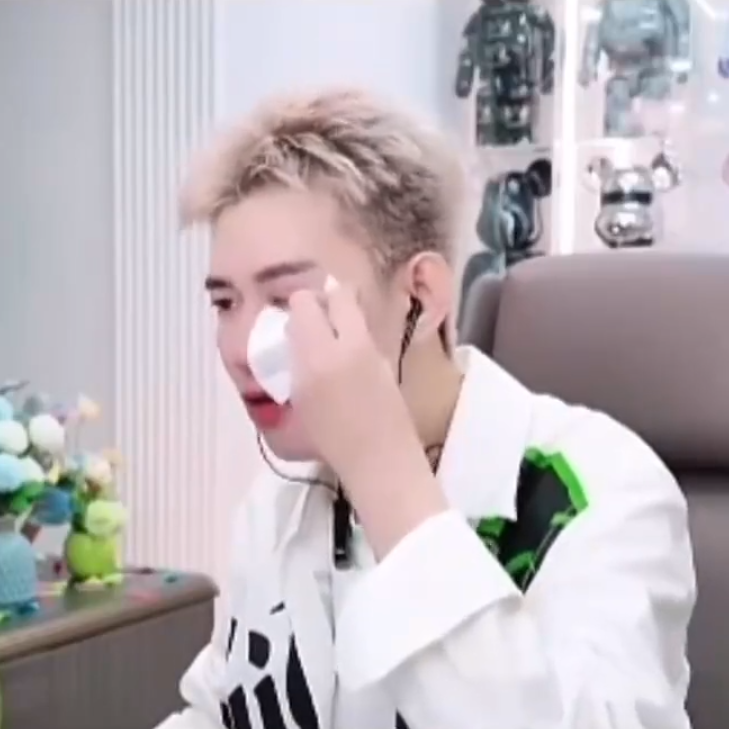 到场网红最全！天津李四活动为争口气，阿哲在抖音拒签八卦主播？(图4)