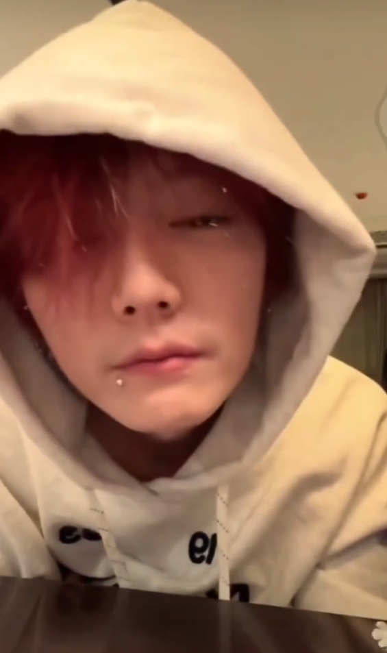 鹿晗直播时飙脏话怼黑粉，工作室发文道歉！仙洋将存款交给“洋妈”保管！(图1)