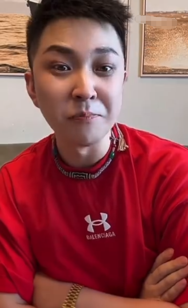 王小国怼黑粉,你能给女儿3万抚养费吗?老利翻脸说阿哲嘴欠,谁不要脸总被说!(图1)