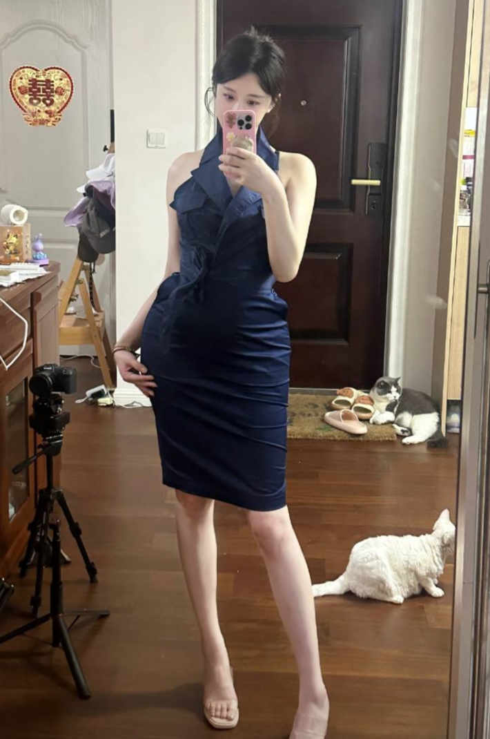 轩子晒照门上有“囍”字，回应是房东女儿婚房，粉丝却只关注身材(图3)