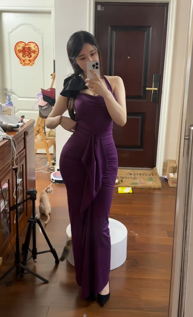 轩子晒照门上有“囍”字，回应是房东女儿婚房，粉丝却只关注身材(图6)