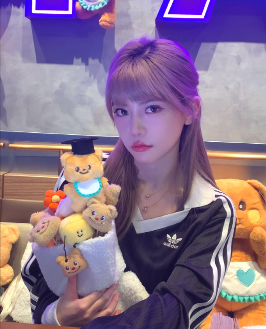 周淑怡跳槽快手首秀,精神小妹去了该去的地方,入乡随俗跳社会摇(图8)