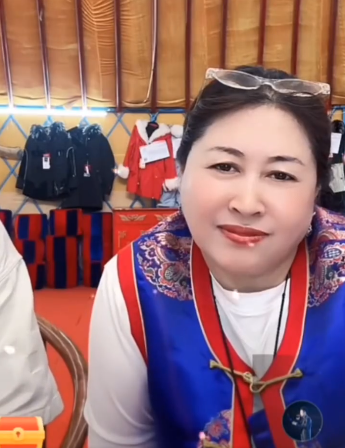 天赐回应安然:给旗下女主播造黄谣,辛巴希望父母低调,以后不跟女人合作!(图1)