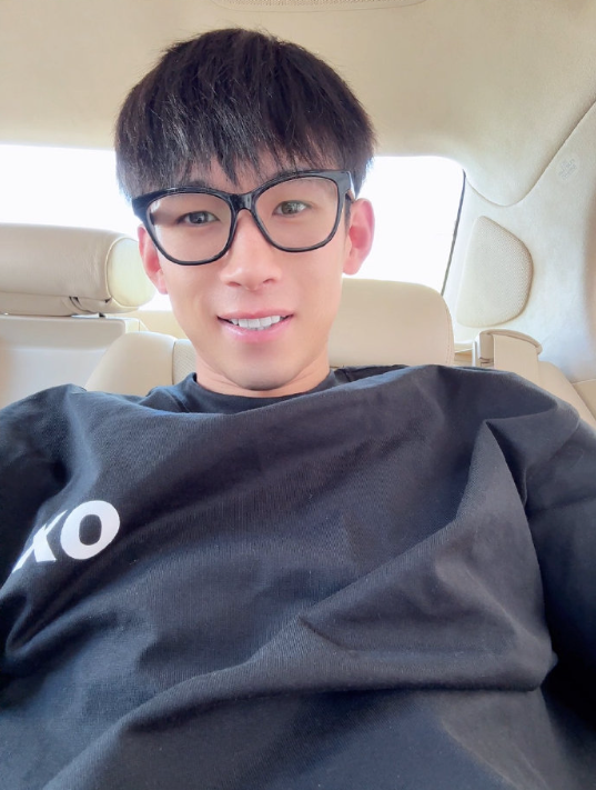 天佑首次讲述自己被封原因？宇文泡求辛巴好友加回来，辛巴：你干净你怕啥(图1)