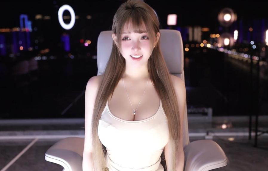 米娜参加BW漫展,修女造型成全场MVP,播放现场尺度视频险些扣分(图1)