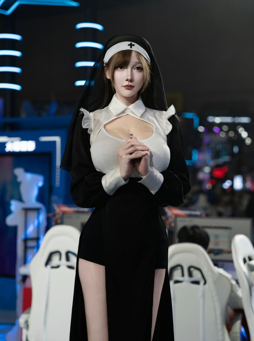 米娜参加BW漫展,修女造型成全场MVP,播放现场尺度视频险些扣分(图3)