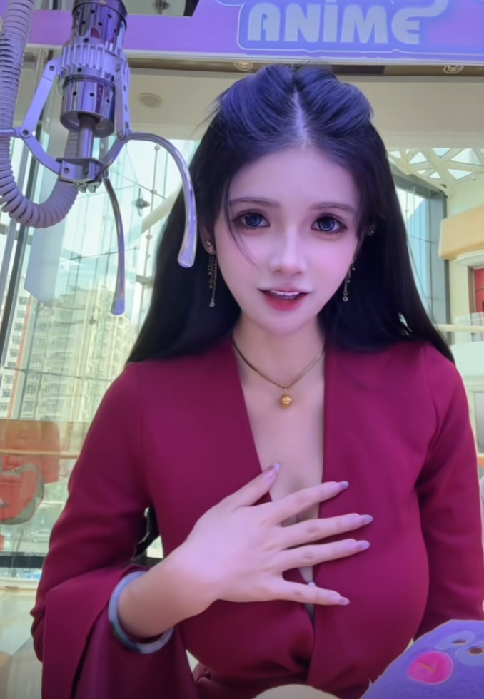 被人外网冒充牟利,狗头萝莉自嘲“女菩萨”,都2025年了吃点好的(图2)