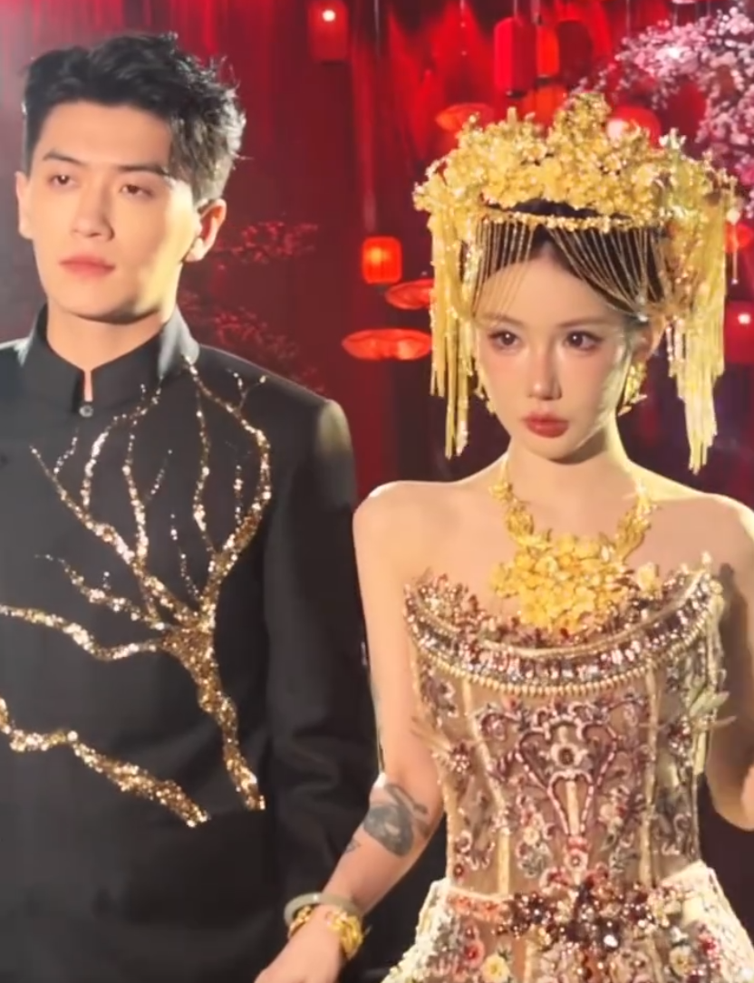 网红薛小婉任权订婚,凤冠价值50万!祁天道被封是因为不懂感恩(图2)