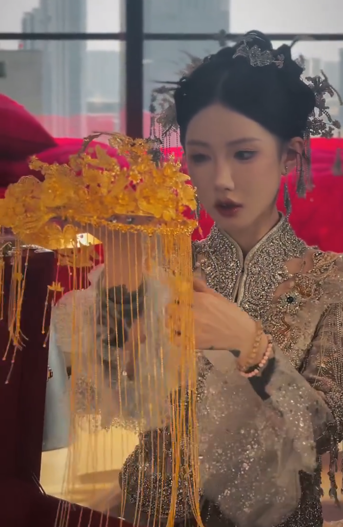 网红薛小婉任权订婚,凤冠价值50万!祁天道被封是因为不懂感恩(图3)