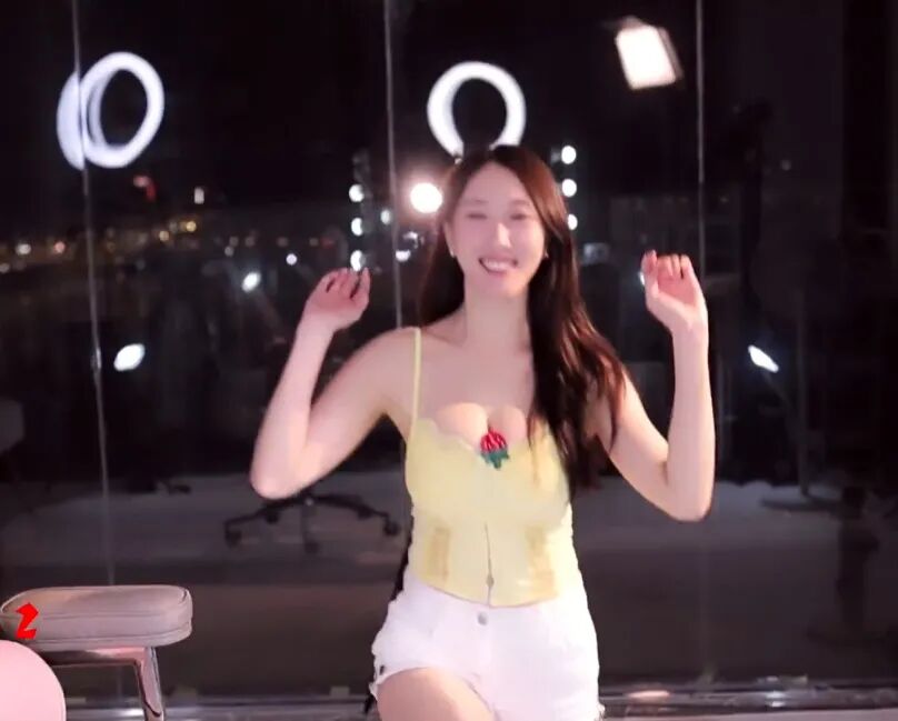 扣分“老实”不敢跳舞，某音大哥连刷超火，小小玉酱“下跪”感谢(图5)