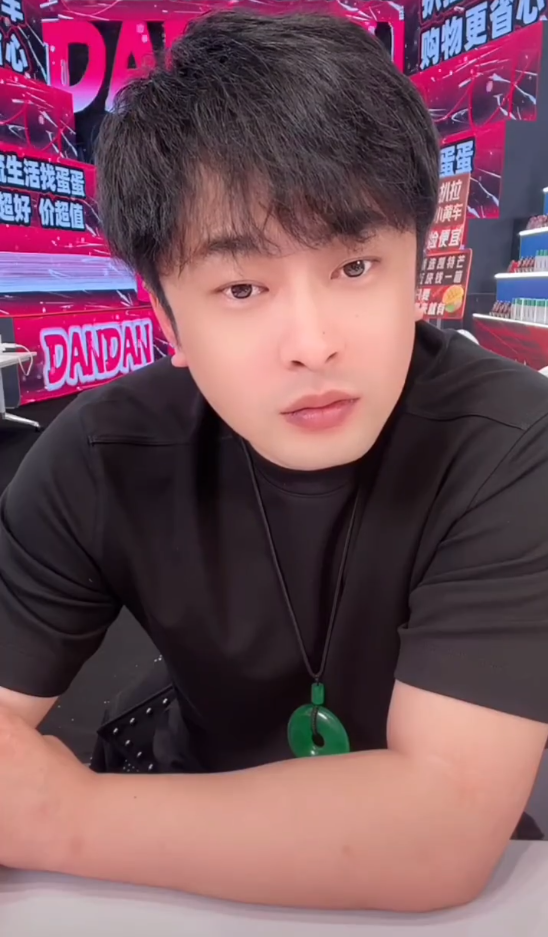 宇文泡拿孩子说事儿，辛巴回应不处了？连麦质问遭到否认！(图1)