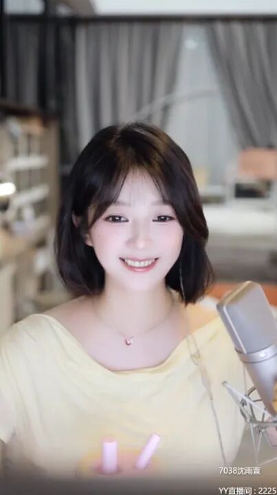 沈雨萱无美颜，粉丝称赞有少妇感，微凉自曝净身高168，一点水分没有！(图2)