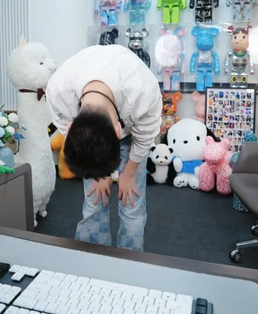 阿哲人气下滑严重，长文道歉粉丝！二子爷急眼追赵本六要欠款(图1)