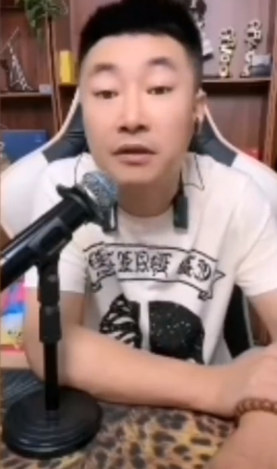 九天扒皮师兄赵本六，入木三分惟妙惟肖，天佑小学三年级初恋，初一初吻没(图1)