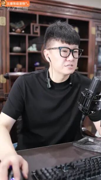 ​微凉不买车原因：考不上驾照！大佛晒昔日珍贵照片，曾经也帅过(图6)