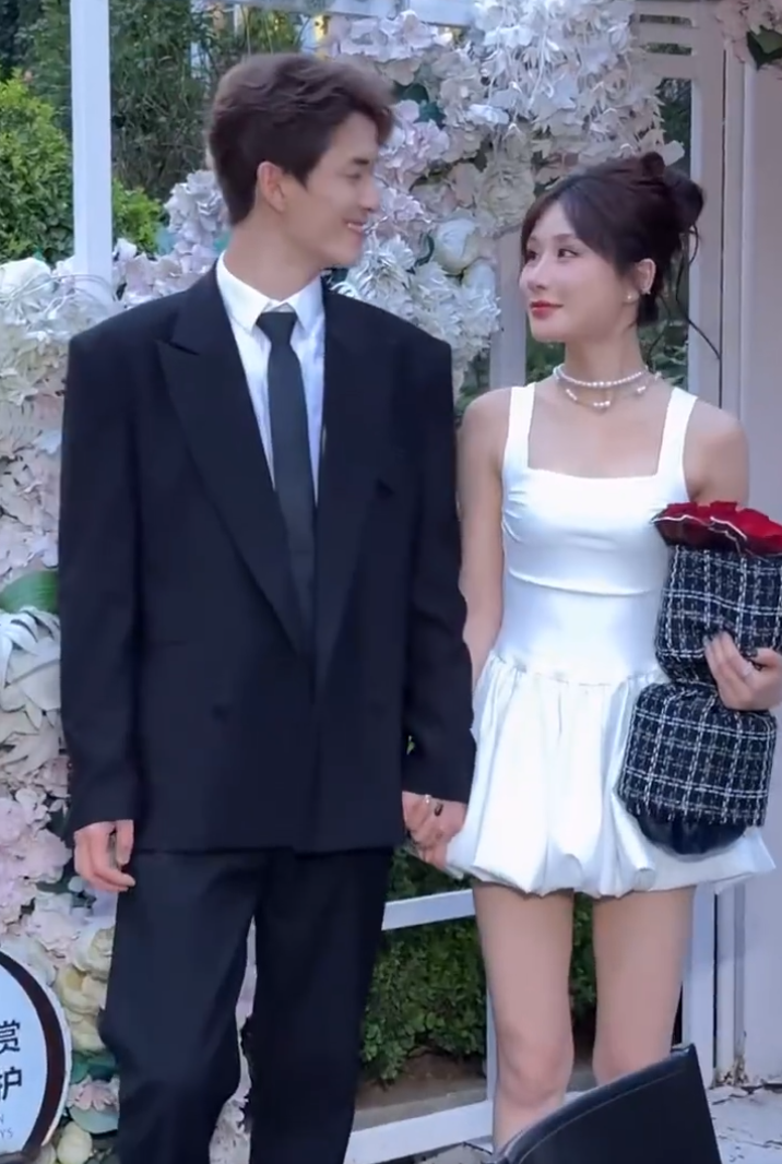 陈泽回应被爆出轨，挨打就立正？吴迪回应王杉杉杜明远官宣？(图1)