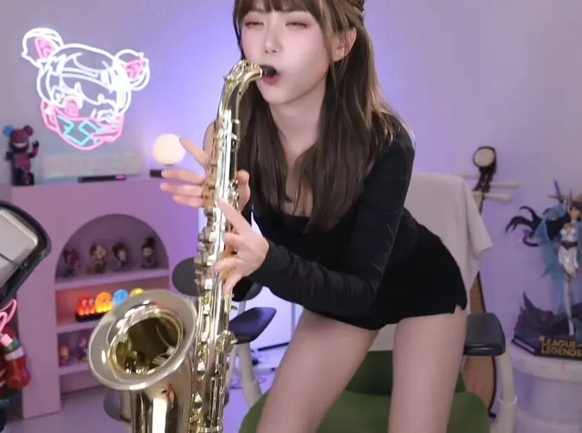 爸爸看到擦边会不会尴尬?周淑怡直言他很开明,跳擦玻璃都没事儿(图1)