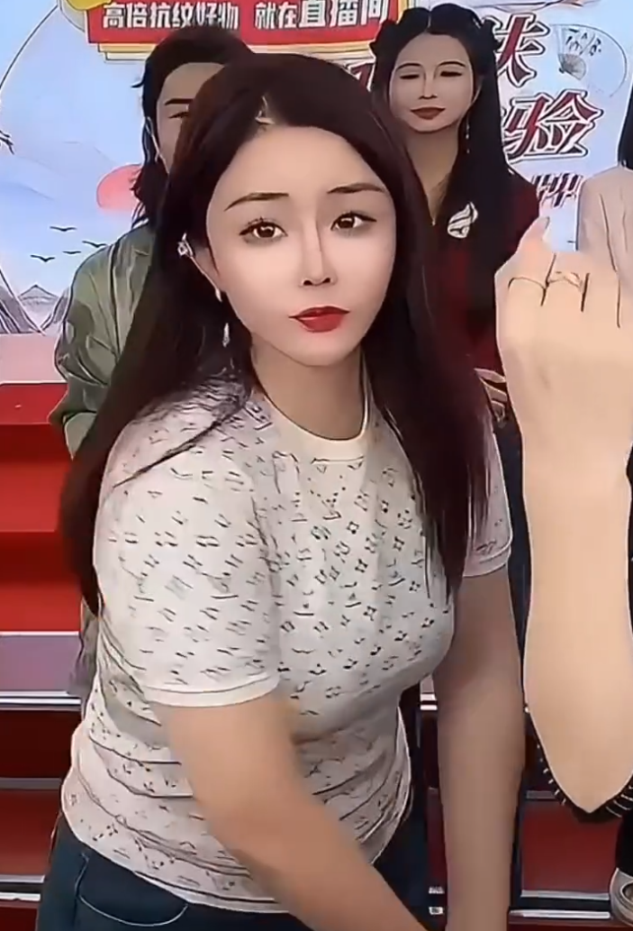 散打哥狂夸自家孩子：背后功臣真真姐？​初瑞雪回应怀孕传闻：是胖(图5)