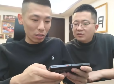 旭旭宝宝停播DNF,合同到期?受不了就搬别墅,沈曼被邻居投诉(图2)