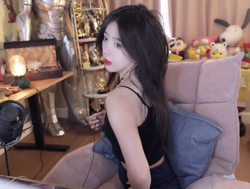 呆妹儿泰国历险记:晒伤撞礁成战损版?粉丝笑称打架了吧(图2)