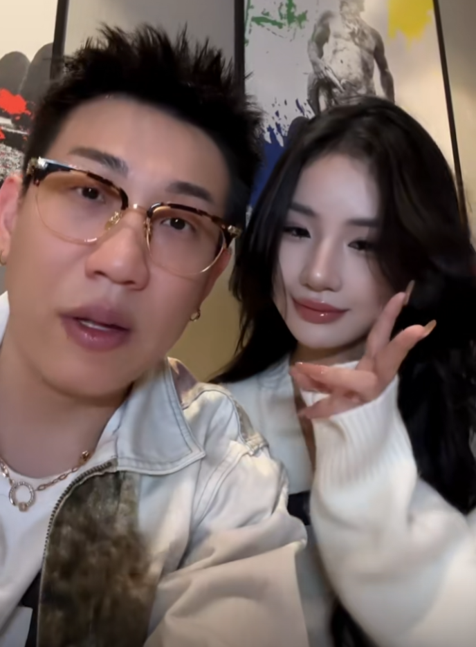 老白不喝酒与闪了又闪再合体!劳斯莱斯高调,网友:这是要官宣?(图1)