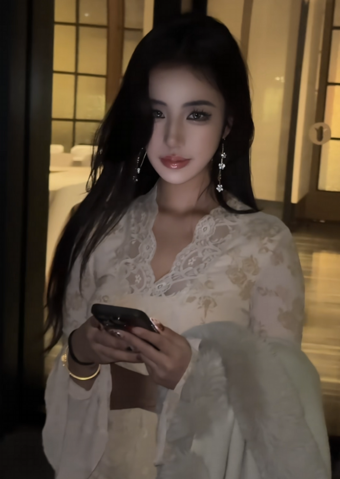 老白不喝酒与闪了又闪再合体!劳斯莱斯高调,网友:这是要官宣?(图6)