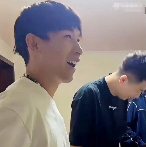 天佑提前放出结婚消息另有隐情？小根：他触碰了底线，复出无望(图2)