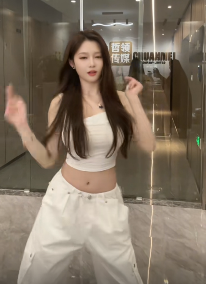 老塔放话35人违约，只起诉小天天？大佛给小乔准备三克拉钻戒？(图4)