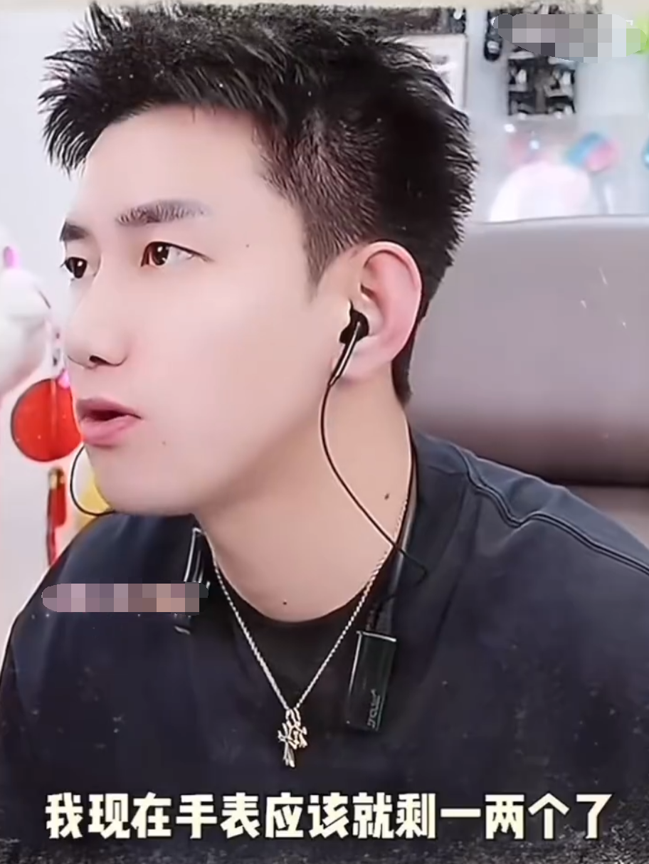 铁岭小辉不该得罪仙家和蓝裤衩家？阿哲为赔YY违约金卖掉手表？(图3)