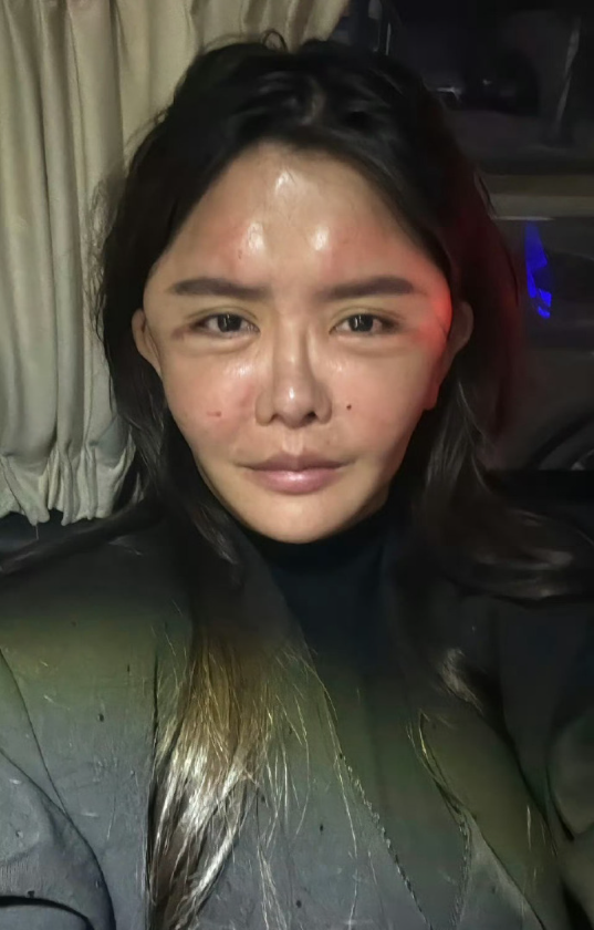 韩安冉N次整容后晒无美颜照，网友调侃：这不是“申公豹”吗？(图3)