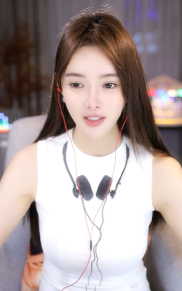 芮甜甜只坑大哥，从不坑粉丝！YY的游客实力碾压其他平台(图1)